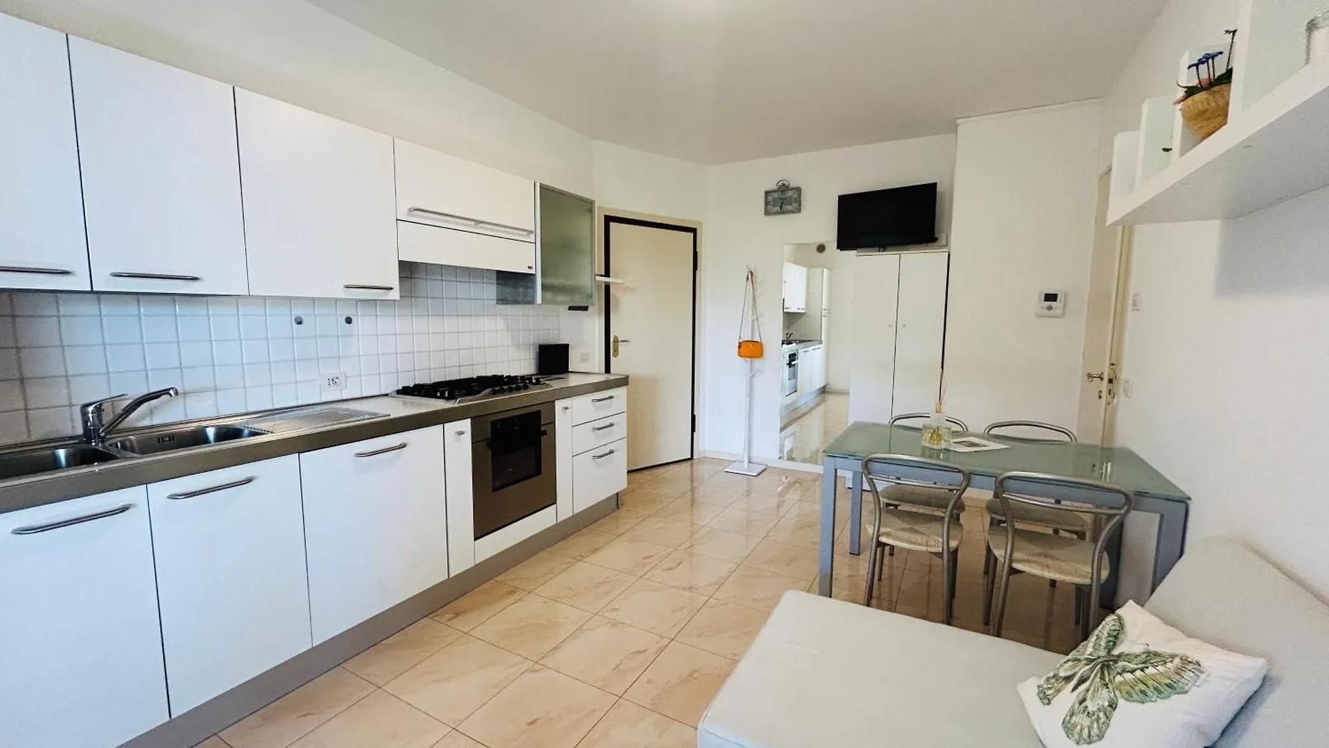 Damiano Chiesa Flexrent - Abissinia Apartment Riccione